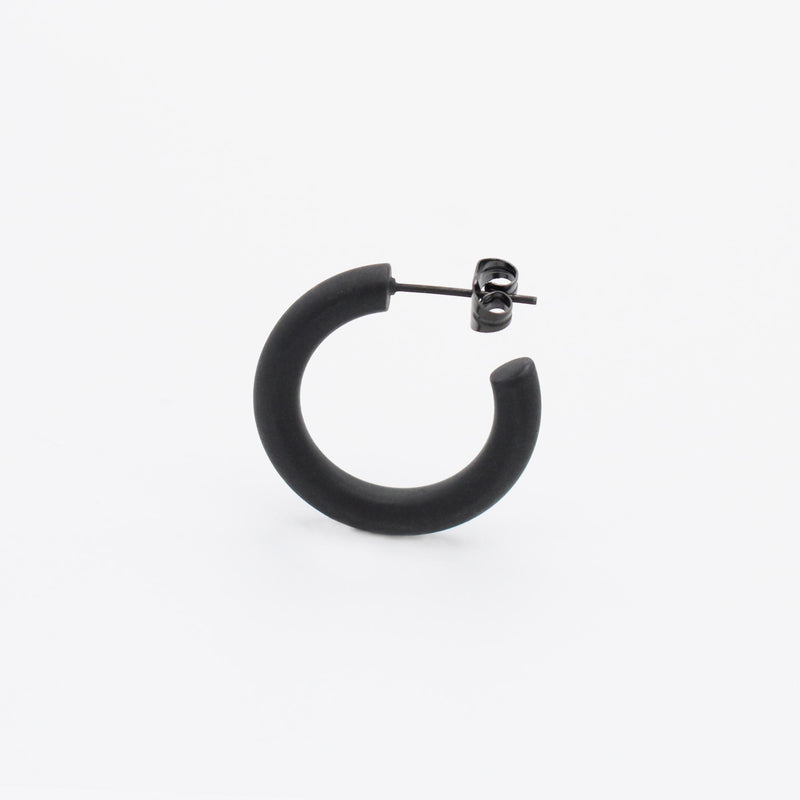 E18 stainless - hoop pierce（single）- black